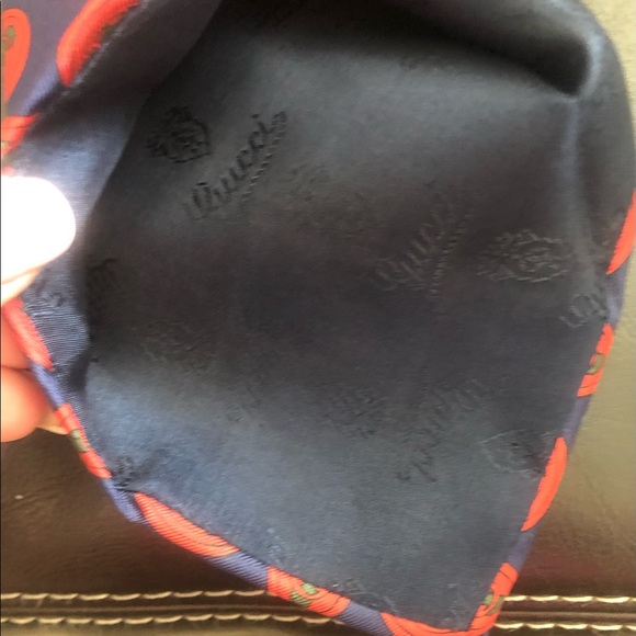 Authentic Gucci silk tie - Picture 6 of 7